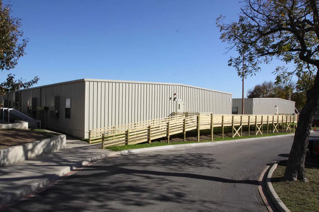 relocatable modular building LIFE SCHOOL – CLASSROOM WINGS